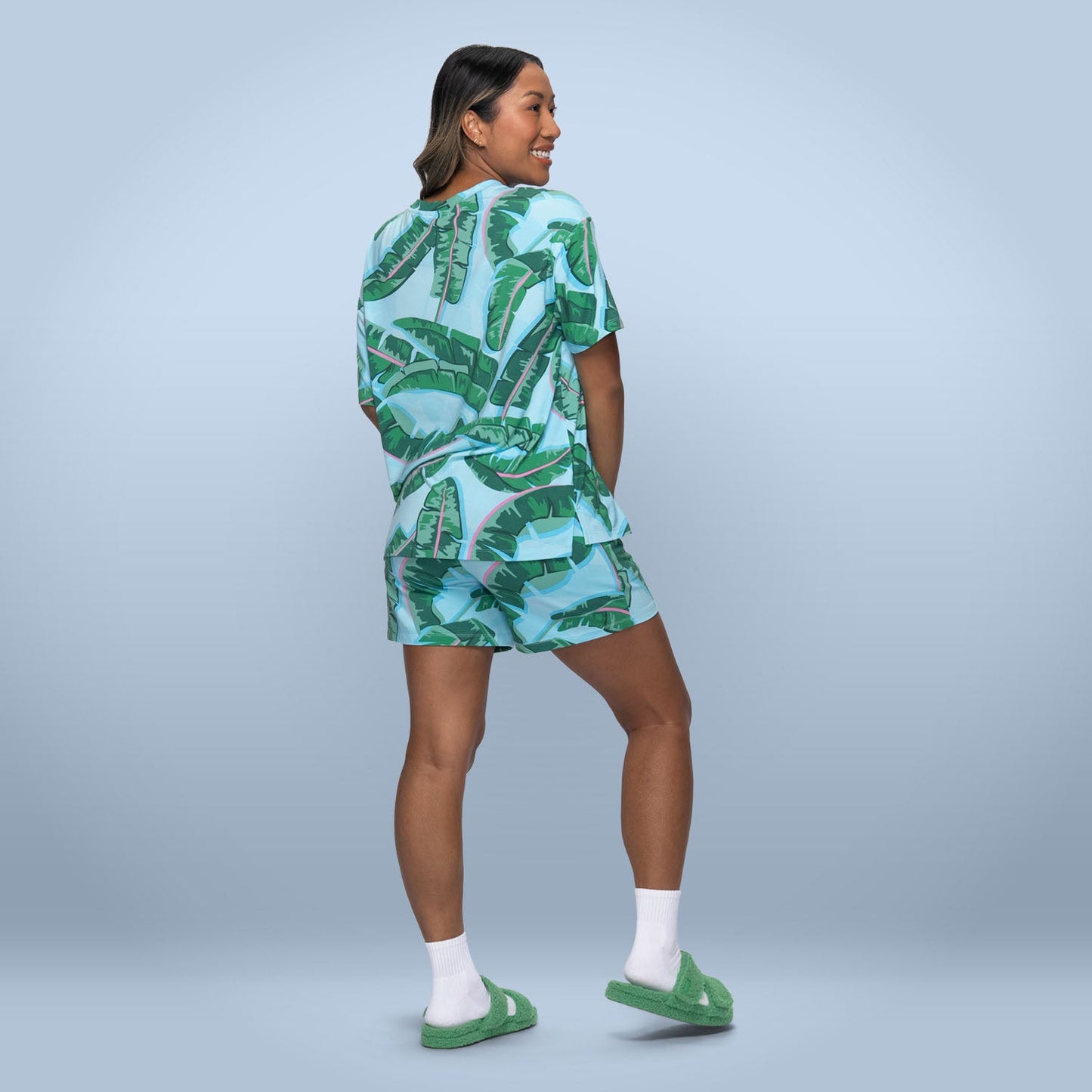 size: Sonya is 160cm wearing a size S/M