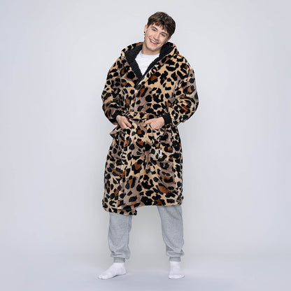 size: Connor is 183cm wearing a size L/XL