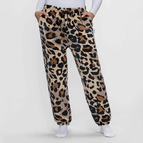 size: Victoria is 183cm wearing a size L/XL