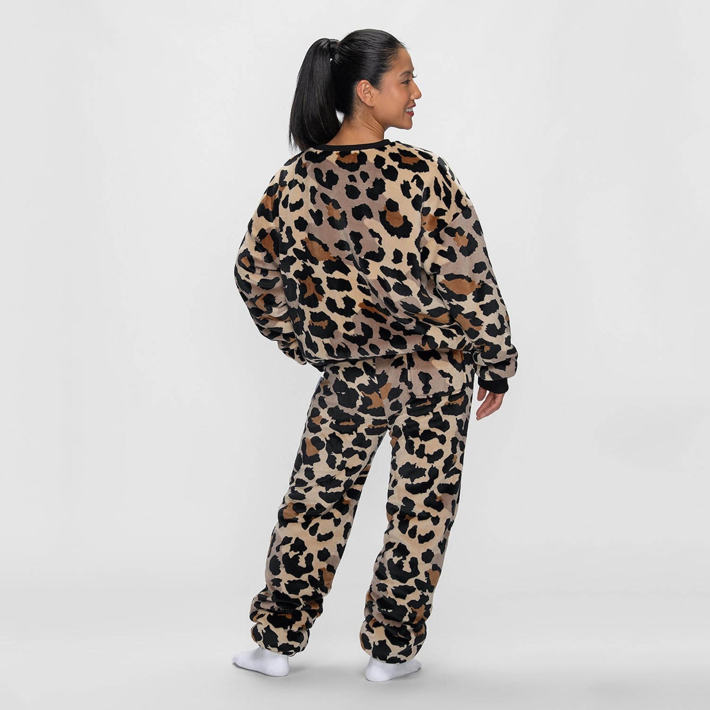 size: Yeryn is 165cm wearing a size S/M