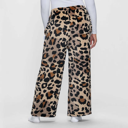size: Victoria is 183cm wearing a size L/XL
