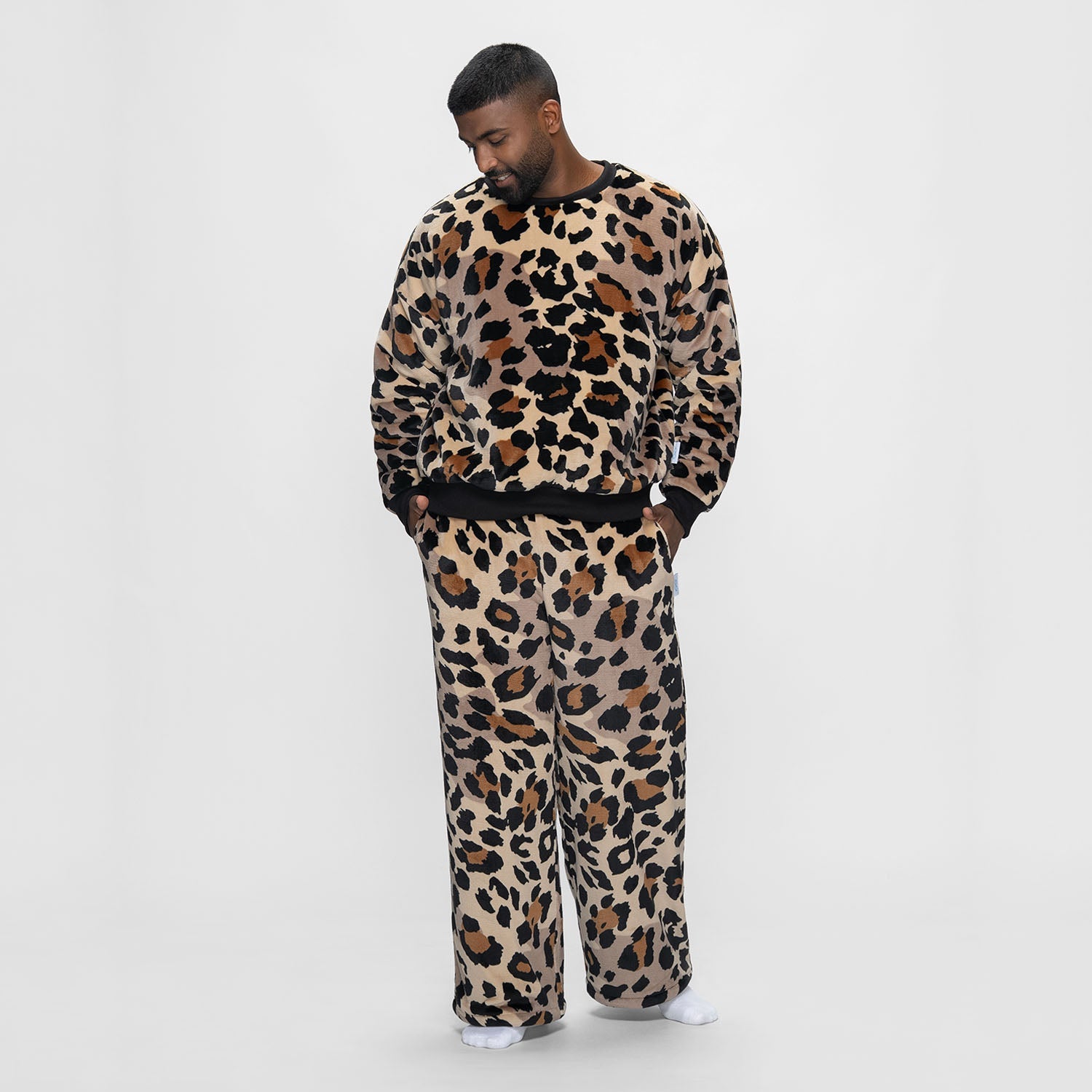size: Sudev is 185cm wearing a size L/XL
