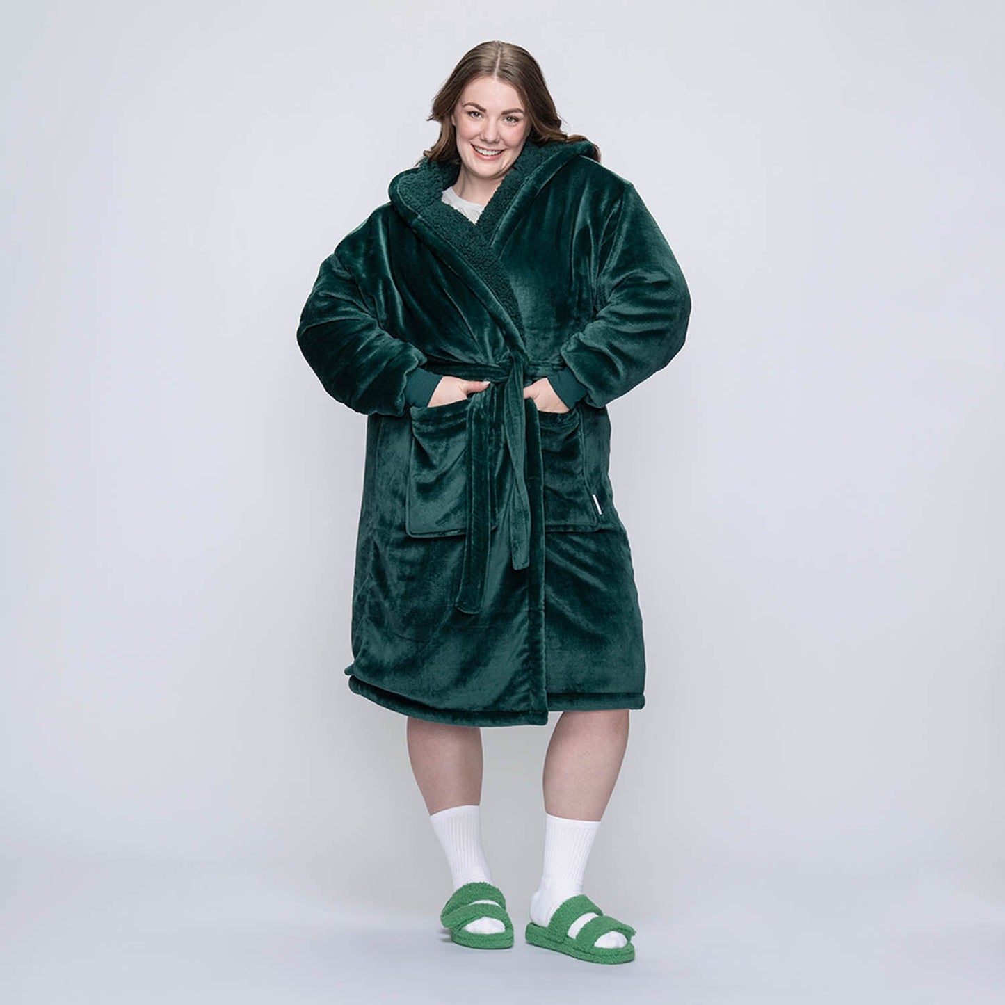 size: Tayla is 169cm wearing a size L/XL