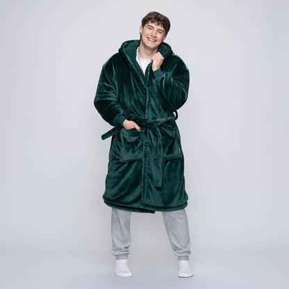 size: Connor is 183cm wearing a size L/XL