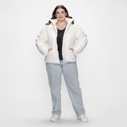 size: Claudia is 173cm wearing a size L/XL