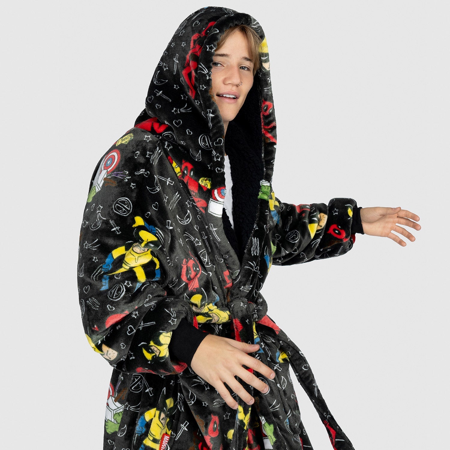 size: Jett is 180cm wearing a size L/XL