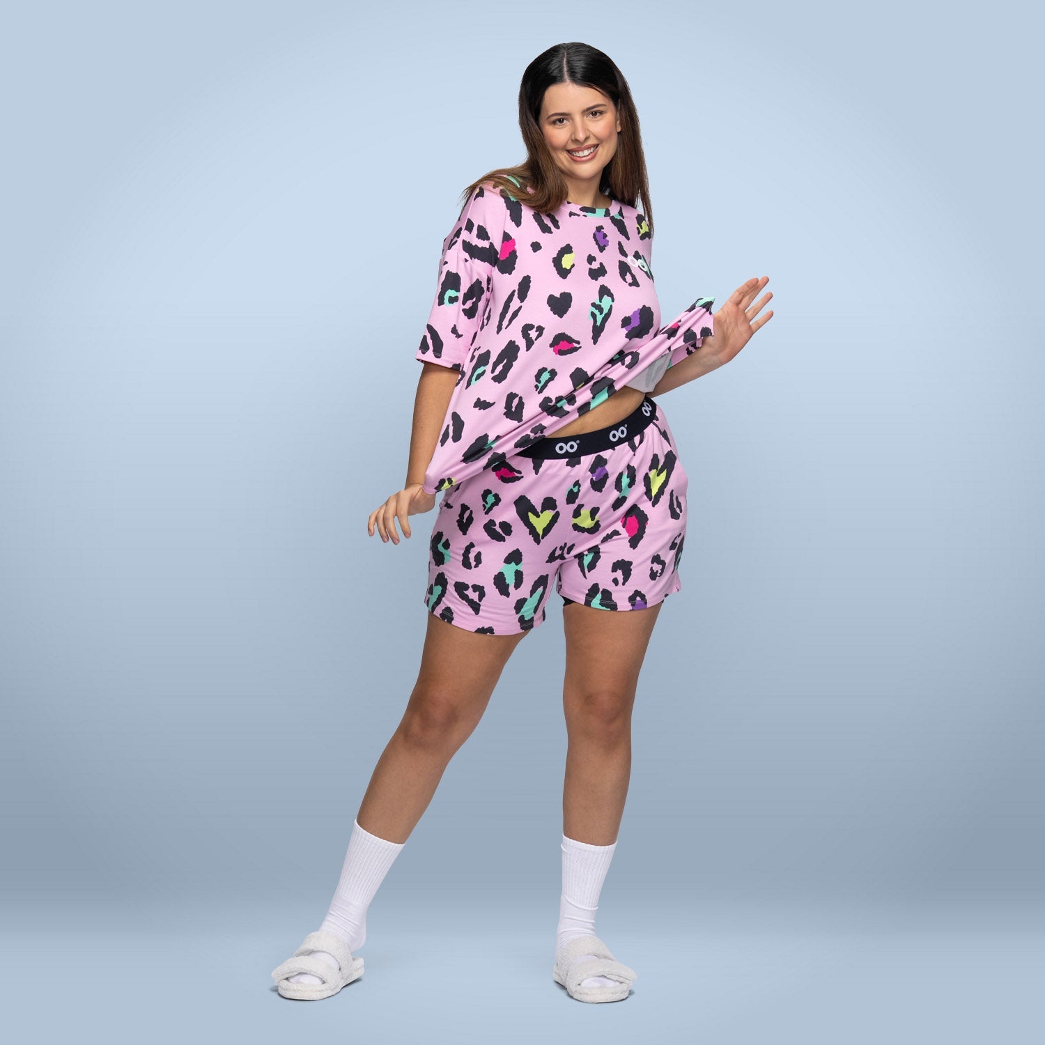 size: Serena is 180cm wearing a size XL