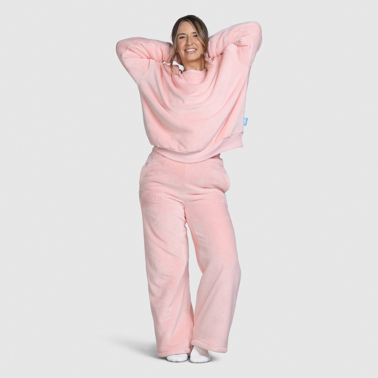 size: Mia is 170cm wearing a size S/M