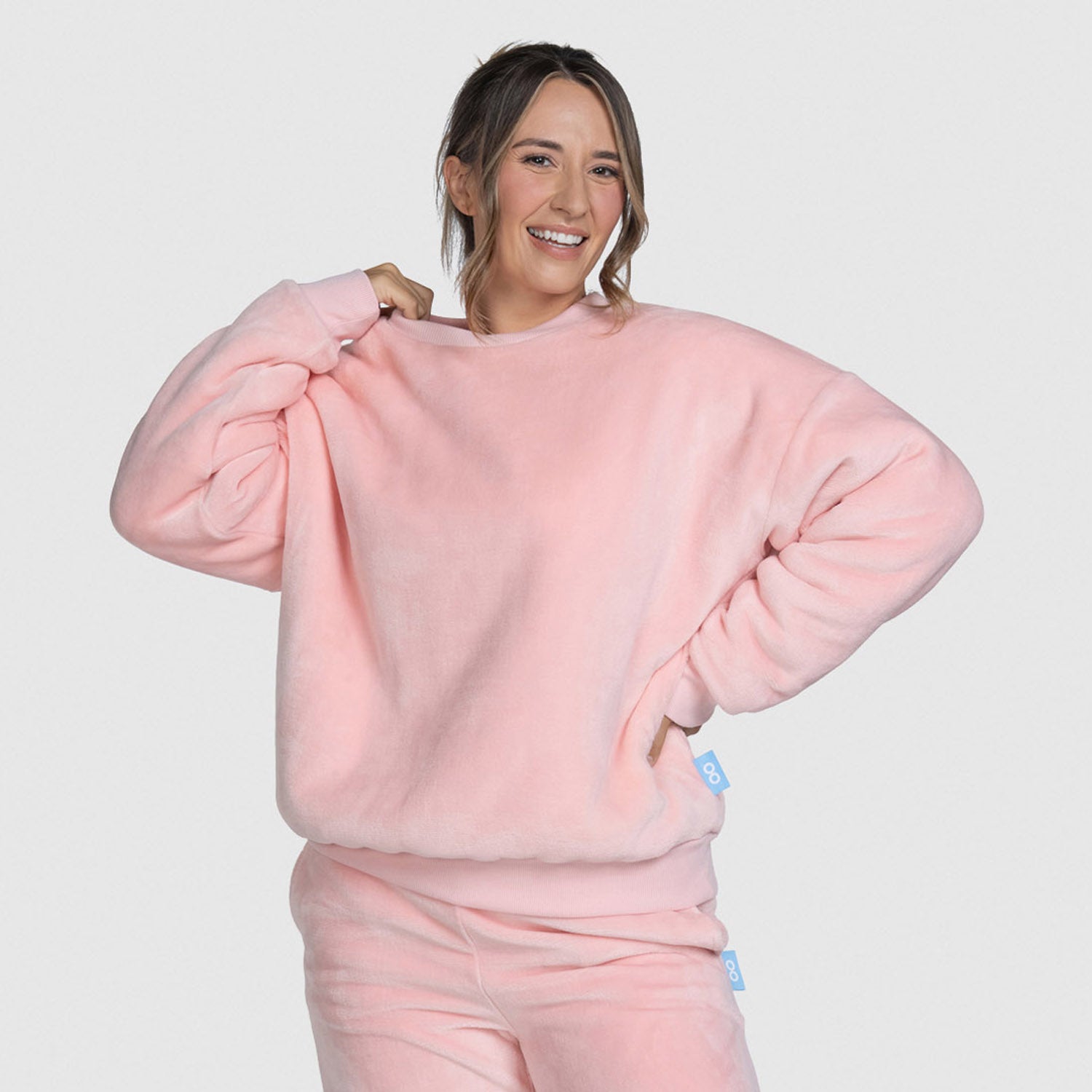 size: Mia is 170cm wearing a size S/M