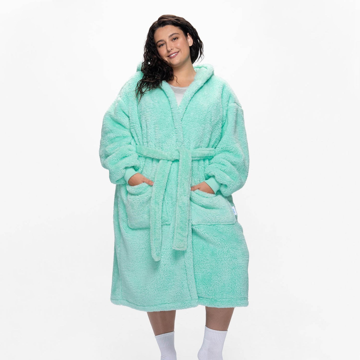 size: Aaliyah is 183cm wearing a size L/XL